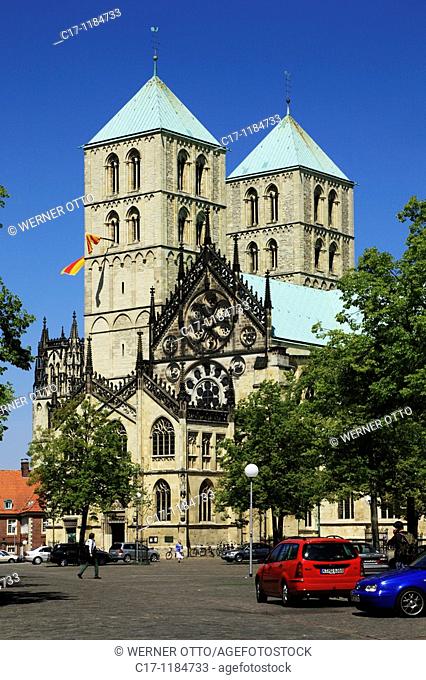 Germany, Muenster, Westphalia, Muensterland, North Rhine-Westphalia, Cathedral Square, Saint Paul Cathedral, in the background the Ueberwasser Church also named...