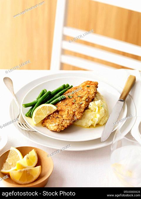 Chicken escalope with mashed potato, green beans and lemon