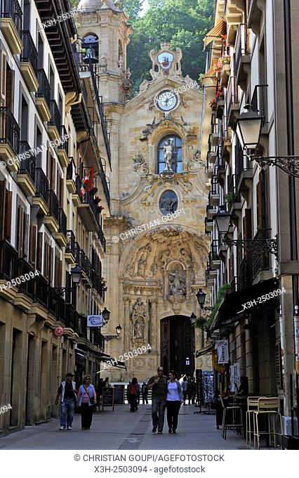 Calle Mayor street with Santa Maria del Coro Church in the background, Old Town, San Sebastian, Bay of Biscay, province of Gipuzkoa, Basque Country, Spain