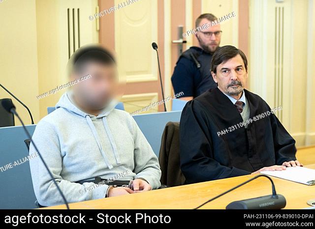 06 November 2023, Baden-Württemberg, Hechingen: The accused (l) sits next to his defense lawyer Matthias Obermüller in the courtroom before the start of the...