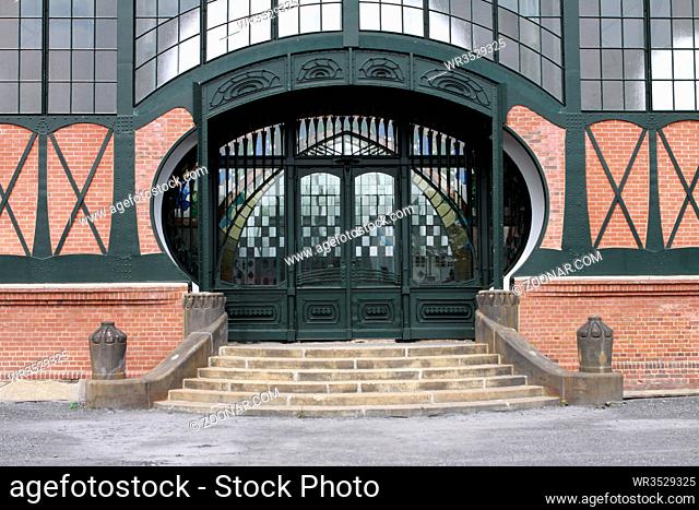 Jugenstil-Eingang zur Maschinenhalle der Zeche Zollern, Dortmund, Nordrhein-Westfalen, Deutschland