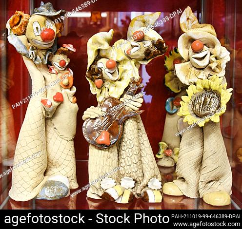 05 October 2021, Saxony, Leipzig: Handmade clown figures are among the 25, 000 exhibits that clown museum director Hans-Dieter Hormann has collected from all...