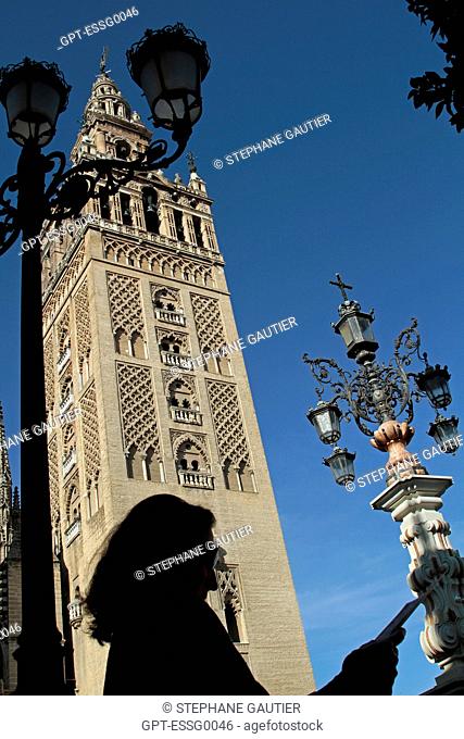 GIRALDA, MOORISH TOWER OF THE OLD 12TH CENTURY GREAT MOSQUE, SEVILLE, ANDALUSIA, SPAIN