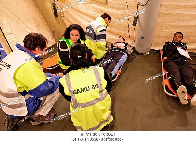 DOCTORS FROM THE SAMU 66 DEPARTMENTAL EMERGENCY SERVICES TAKING CARE OF VICTIMS IN THE ADVANCED MEDICAL POST DURING AN EVACUATION EXERCISE IN THE PERTHUS TUNNEL