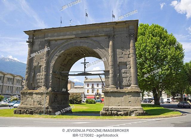 Arch of Augustus, Arco di Augusto, Aosta, Aosta Valley, Valle d'Aosta, Italy, Europe