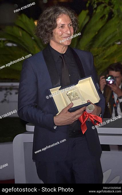 CANNES, FRANCE - MAY 27: Jonathan Glazer poses with The Grand Prix Award for 'The Zone of Interest' during the Palme D'Or winners photocall at the 76th annual...