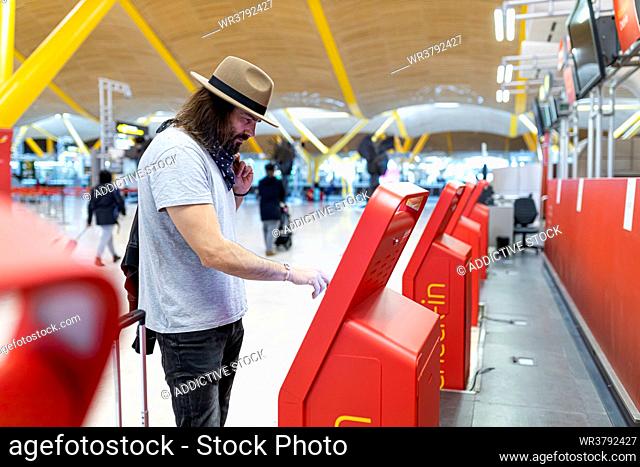 airport, digital, check in, traveler