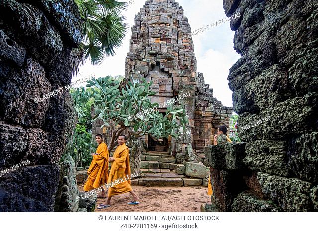 Monks visiting the Wat Banan. It is a small temple with five towers, which sits on top of a hill close to the Sanker river