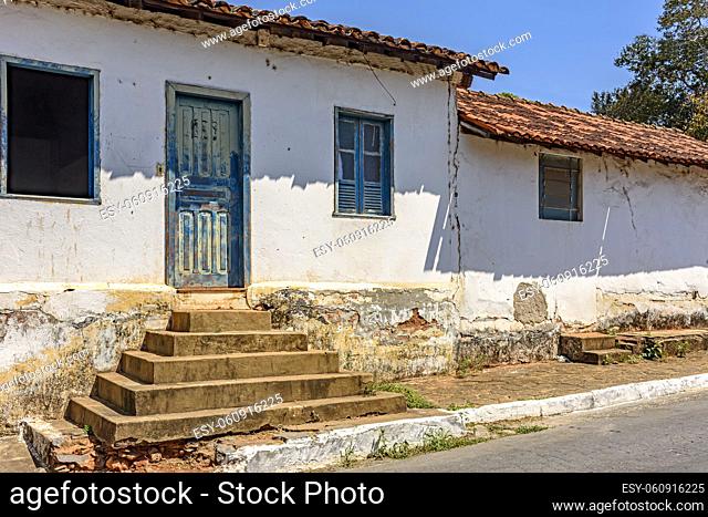 Old weathered house with potholed walls used by poor populations in the interior of Brazil