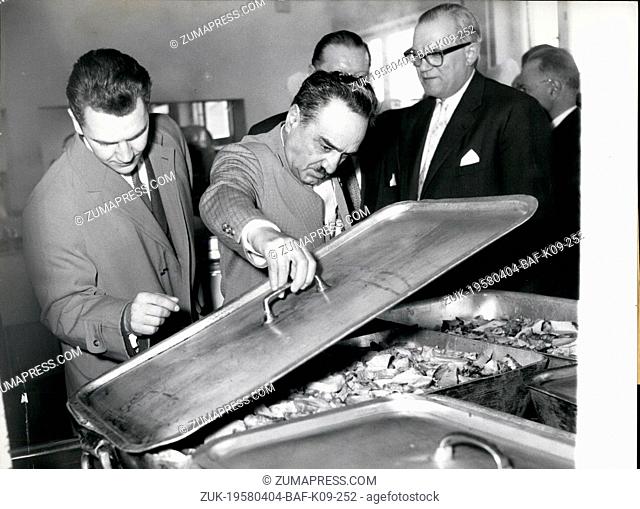 Apr. 04, 1958 - Also a states man looking into the soup pot: Visiting the Mercedes-factory in Sindelfing, Anastas Mikojan (Mikojan) very interestedly was...