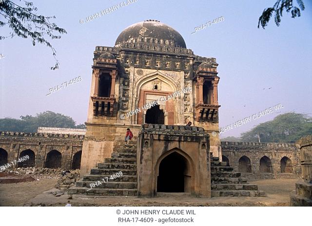 Mosque Mehrauli, Mehrauli Archaeological Park, Delhi, India, Asia