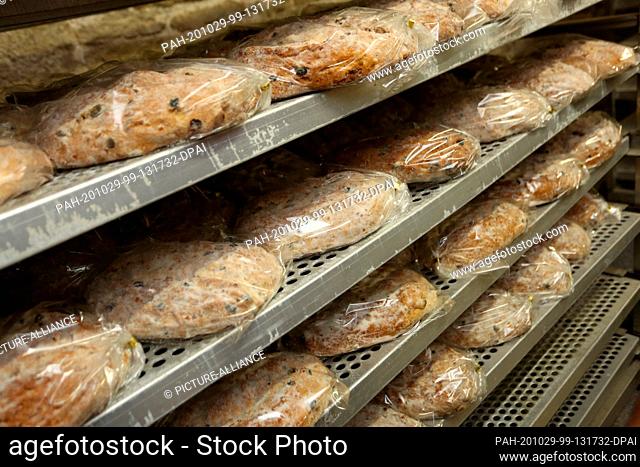 29 October 2020, Saxony-Anhalt, Halberstadt: Fresh stollen is stored on a shelf in the reminder cellar of the cathedral. The bread-like cake