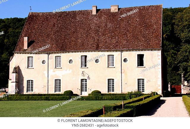 France, Burgundy, Yonne, Vermenton, abbaye of Reigny, outdoor of the abbay, cistercian, known for its refectory of the 14th century with rib vault