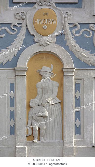 Germany, Bavaria, Munich, Ruffinihaus, facade, detail, statue, 'the housewife', series, waiter-Bavaria, beef-market, Ruffiniblock, buildings, construction, 1905