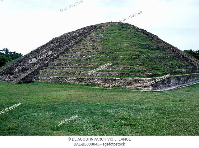 Pyramid in the Plaza del Arroyo (Square of the Stream), El Tajin (Unesco World Heritage List, 1992), Veracruz, Mexico. Classic Veracruz culture (or Gulf Coast...