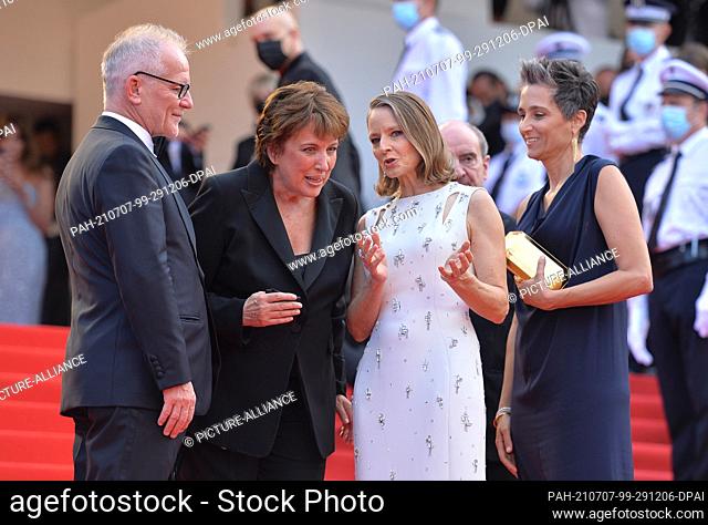 06 July 2021, France, Cannes: Thierry Frémaux (l-r), Cannes Film Festival director, Roselyne Bachelot, french ministry of culture, Judie Foster, Pierre Lescure