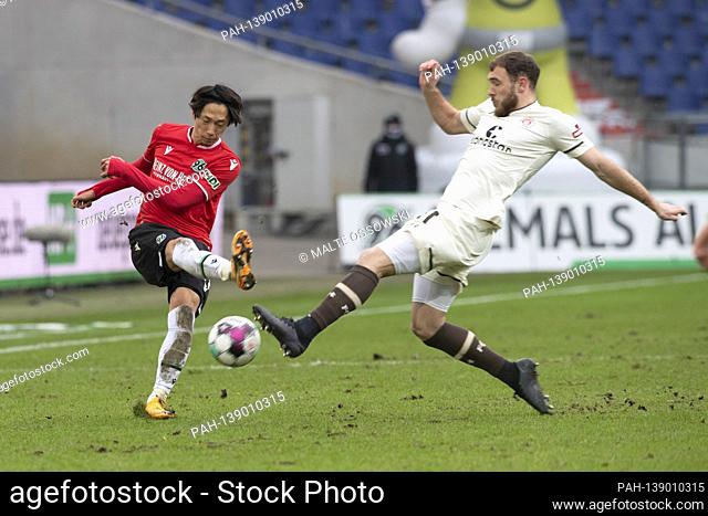Sei MUROYA (H) versus Maximilian DITTGEN (Pauli), action, duels, football 2nd Bundesliga, 16th matchday, Hanover 96 (H) - FC St