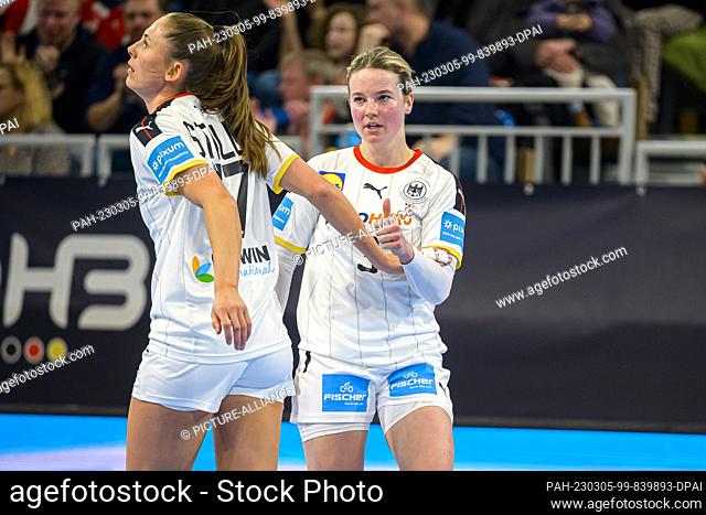 05 March 2023, Baden-Württemberg, Heidelberg: Handball, women: International match, Germany - Poland. Alicia Stolle (l) and Amelie Berger from Germany