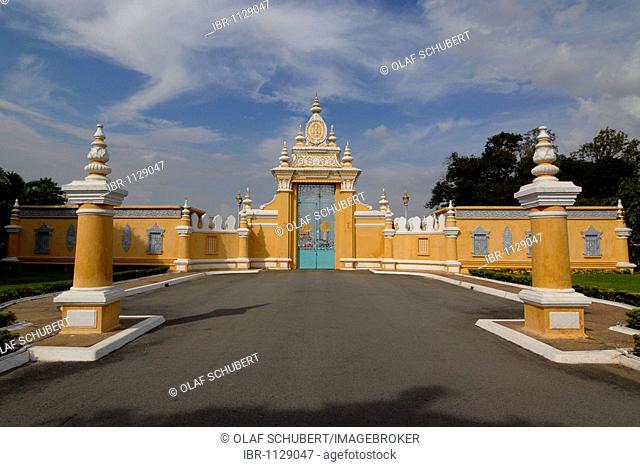 Victory gate of the Royal Palace and Silver Pagoda, Phnom Penh, Cambodia