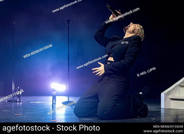 LONDON, ENGLAND: Self Esteem aka Rebecca Lucy Taylor performs on stage at Hammersmith Apollo supported by Kelli Jaine Blanchett, Tom Rasmussen and Denise Chaila