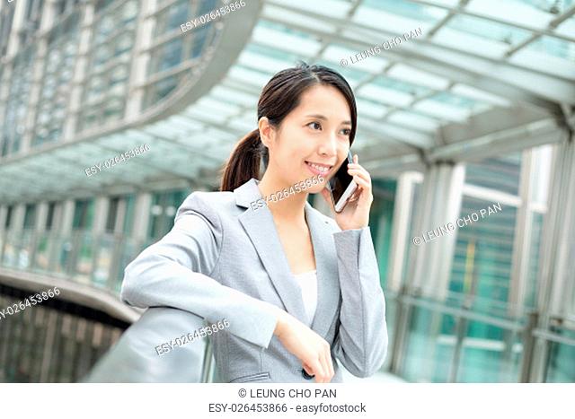 Business woman talk to mobile phone