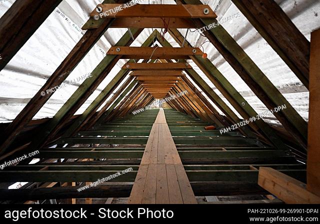 26 October 2022, Thuringia, Erfurt: Parts of the old roof truss on the Ursuline Convent building. The construction history of the historic building dates back...