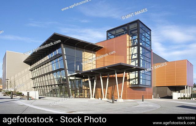 Lynnwood convention center, a modern building, public space, architecture, cantilevered walls