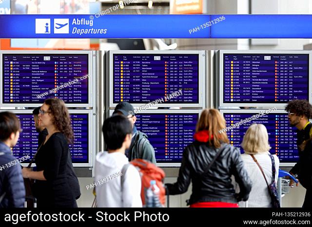 Air passengers at Frankfurt Airport (archive image). Frankfurt, August 31, 2020 | usage worldwide. - Frankfurt/Hessen/Deutschland