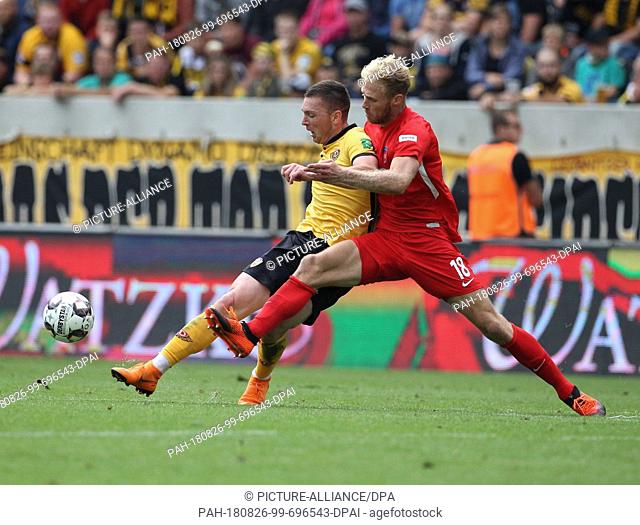 26 August 2018, Germany, Dresden: Soccer, 2nd Bundesliga, 3rd matchday, SG Dynamo Dresden vs 1st FC Heidenheim at DDV Stadium: Dresden's Haris Duljevic (L) and...