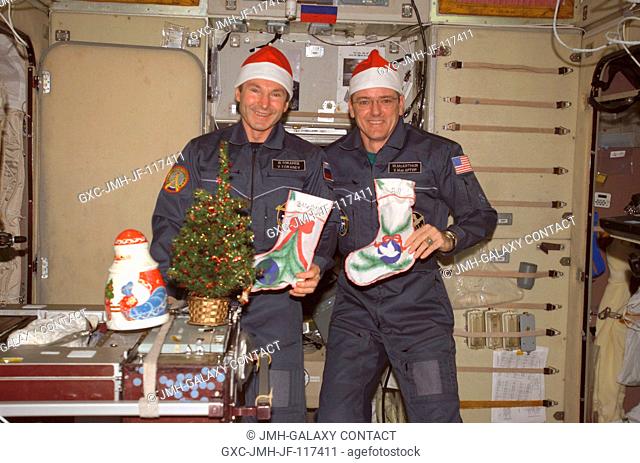 Astronaut William S. McArthur Jr. (right), Expedition 13 commander and NASA space station science officer, and cosmonaut Valery I
