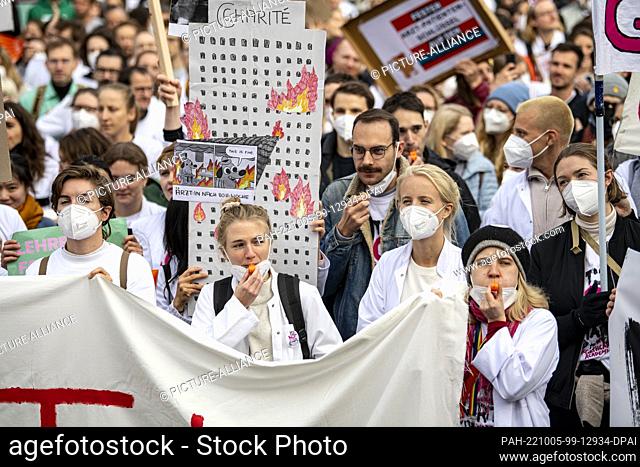 05 October 2022, Berlin: Doctors stand during a one-day warning strike of the Marburger Bund at the Charité. The Marburger Bund demands substantial improvement...