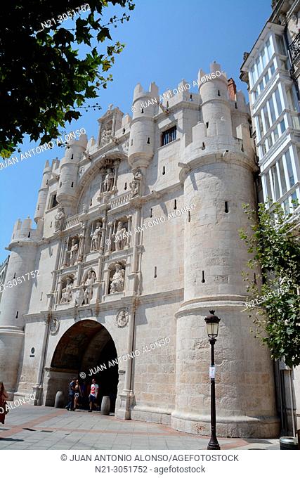 Arco de Santa María, one of the twelve medieval gates the city had in the middle ages. Burgos, Castilla y León, Spain