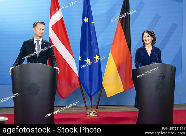 Federal Foreign Minister Annalena Baerbock (Alliance 90, the Greens) and the Danish Foreign Minister, Jeppe Kofod, at a joint press conference