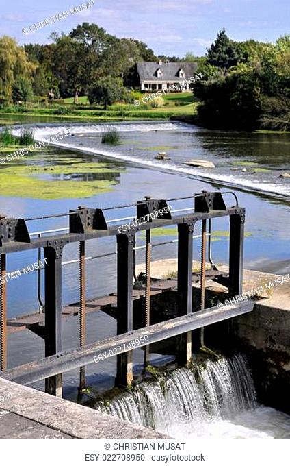 Sluice on the sarthe river in France