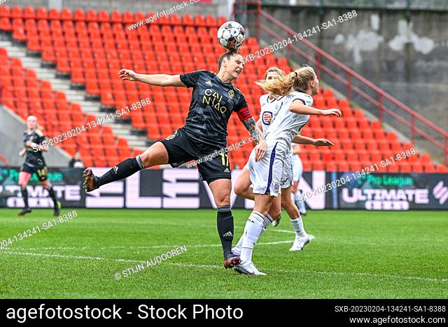 Maud Coutereels (17) of Standard and Lore Jacobs (9) of Anderlecht pictured during a female soccer game between Standard Femina de Liege and RSC Anderlecht on...