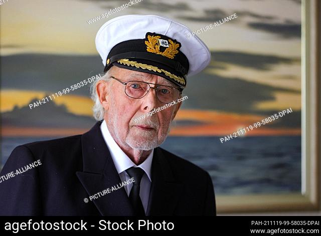 PRODUCTION - 11 November 2021, Schleswig-Holstein, Hamburg: The founder of Germany's oldest marine undertaker, Captain Horst Hahn, in his office in Hamburg