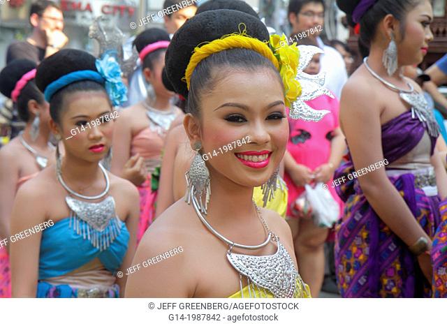 Thailand, Bangkok, Pathum Wan, Phaya Thai Road, MBK Center, centre, complex, event, show, performance, performers, student, dance troupe, dancers, regalia