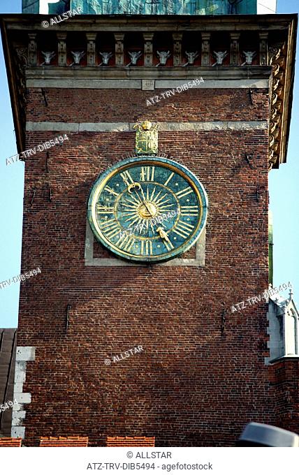 SAINT WENCELAS & SAINT STANISLAS CATHEDRAL CLOCK TOWER; KRAKOW, POLAND; 01/05/2007