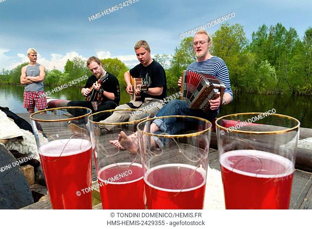 Estonia (Baltic States), Tartu region, Tartu, River Emajogi, Drinks and ethnic group of musicians, on a boat