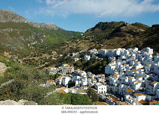 Casares is a tipical white village near Costa del Sol. It seem like a treasure shinning under the strong Andalucian sun