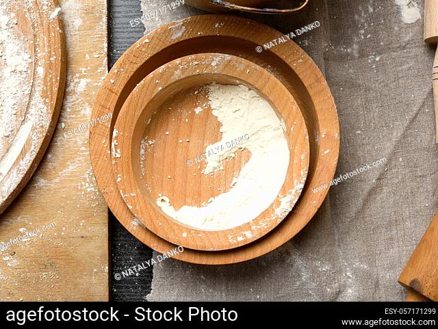 wooden plates with the remains of white wheat flour, top view