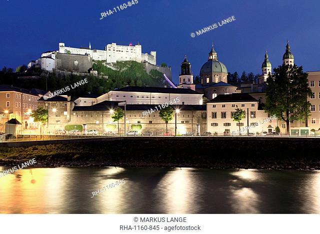 Old Town, UNESCO World Heritage Site, and Castle Hohensalzburg, Cathedral, Kollegienkirche church and the River Salzach at dusk, Salzburg, Salzburger Land