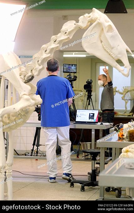 22 January 2021, Saxony, Leipzig: Christoph Mülling, Professor of Veterinary Anatomy at the University of Leipzig, speaks in front of a camera set in the...
