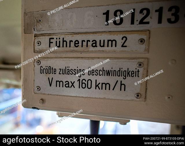 16 July 2020, Mecklenburg-Western Pomerania, Mukran: A sign indicating the maximum speed is displayed in the driver's cab of the class 181 electric locomotive...
