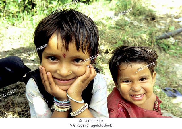 NEPAL, ANNAPURNA, 20.10.2004, Curious children at Annapurna-trek in Nepal. - ANNAPURNA, NEPAL, 20/10/2004