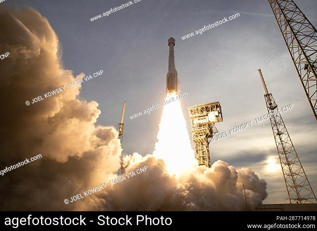 A United Launch Alliance Atlas V rocket with BoeingÕs CST-100 Starliner spacecraft aboard launches from Space Launch Complex 41, Thursday, May 19, 2022