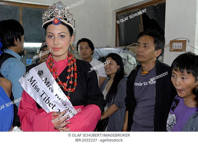 Winner of the Miss Tibet in Exile 2011 beauty contest, Tenzin Yangkyi in Dharamsala, McLeod Ganj, Himachal Pradesh, Himalayas, India, Asia