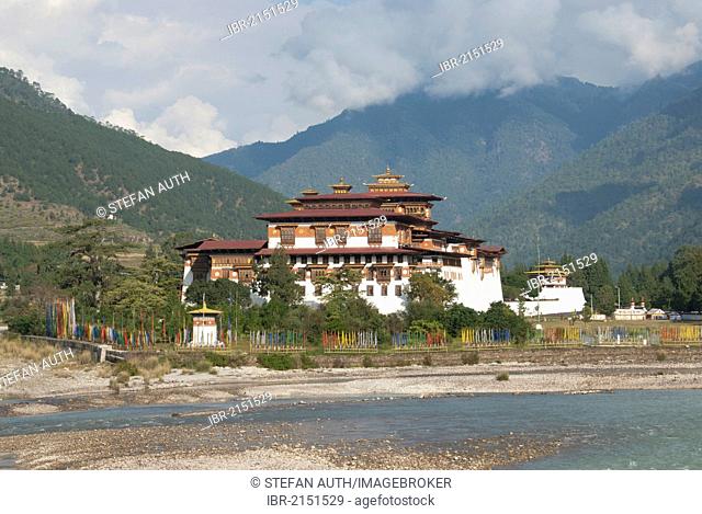 Architecture, Tibetan Buddhism, monastery fortress beside a river, Dzong, Punakha, Himalayas, Kingdom of Bhutan, South Asia, Asia