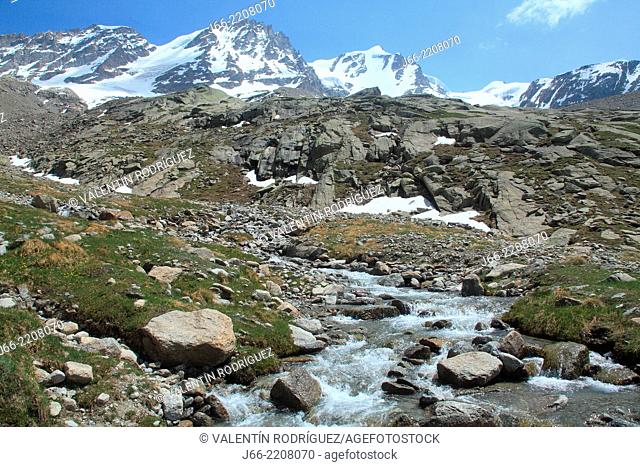mountain scenery in the valley of Valsavarenche, upload to Chabod. Gran Paradiso peak in the center. National Park Gran Paradiso. Italy