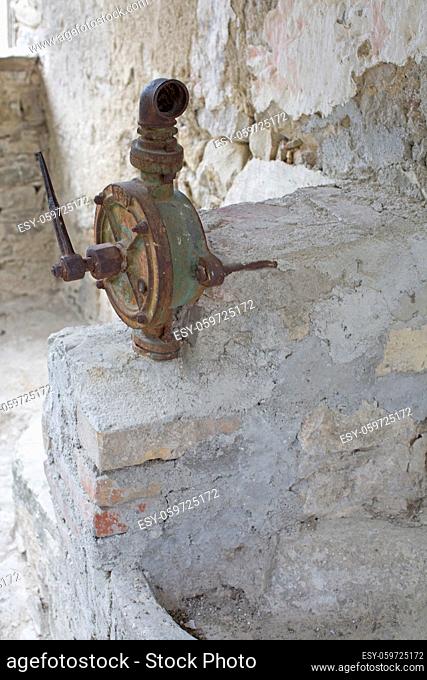 Nostalgische Vorrichtung zur Wasserversorgung in einem kleinen istrischen Dorf